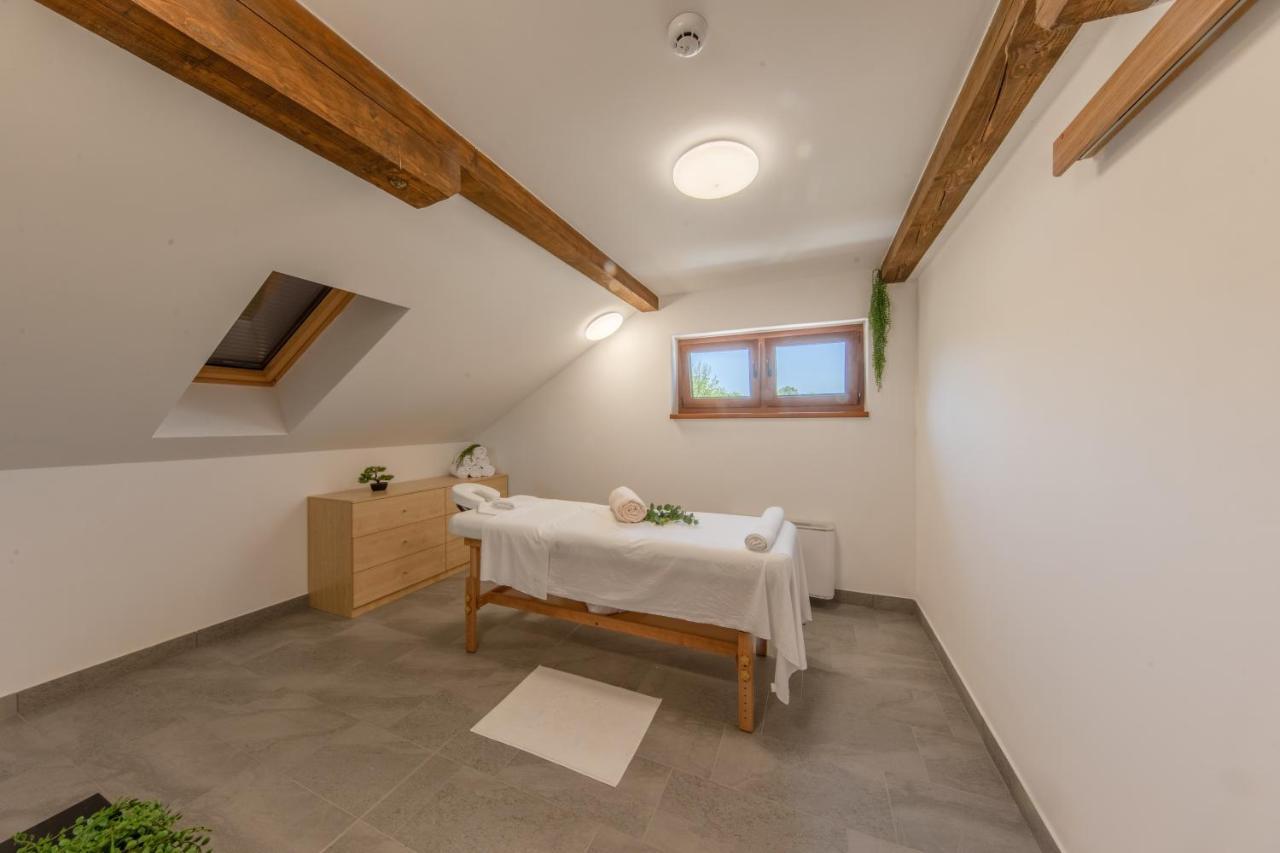 Otocki Virovi Hostel Otok  Luaran gambar